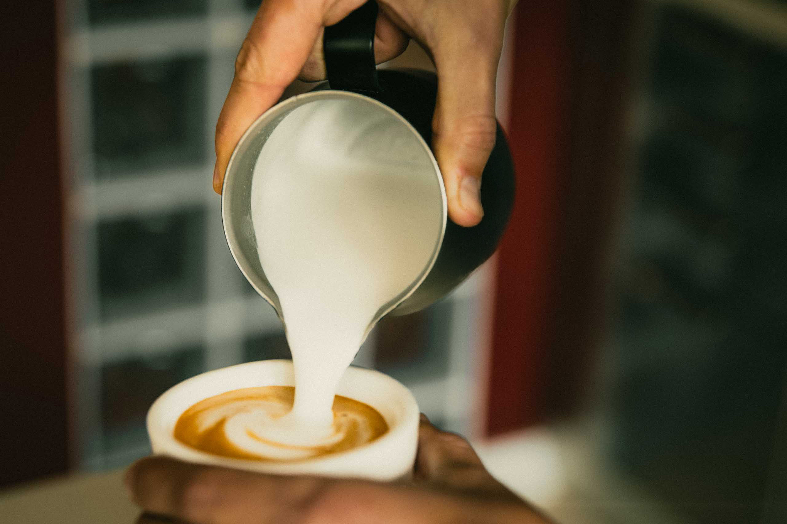 Cómo espumar leche en casa