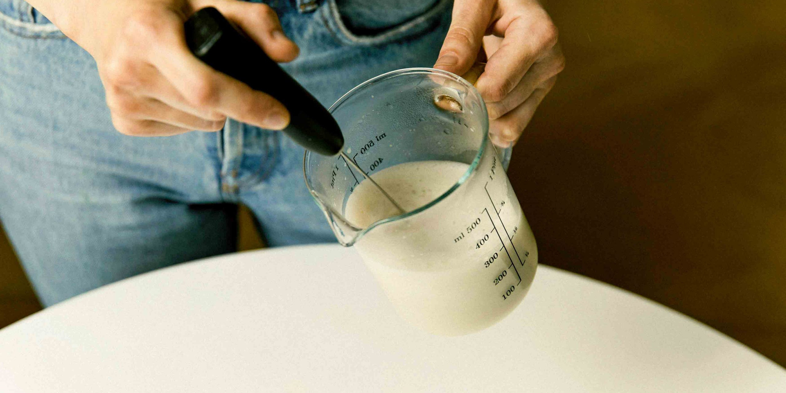 Cómo espumar leche en casa